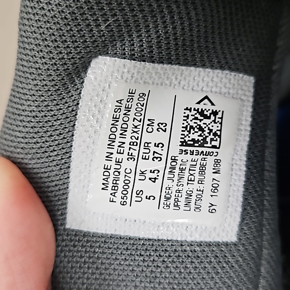 Converse (waterproof) (5Y=6.5 W) can fit 7-7.5 W - Picture 6 of 6